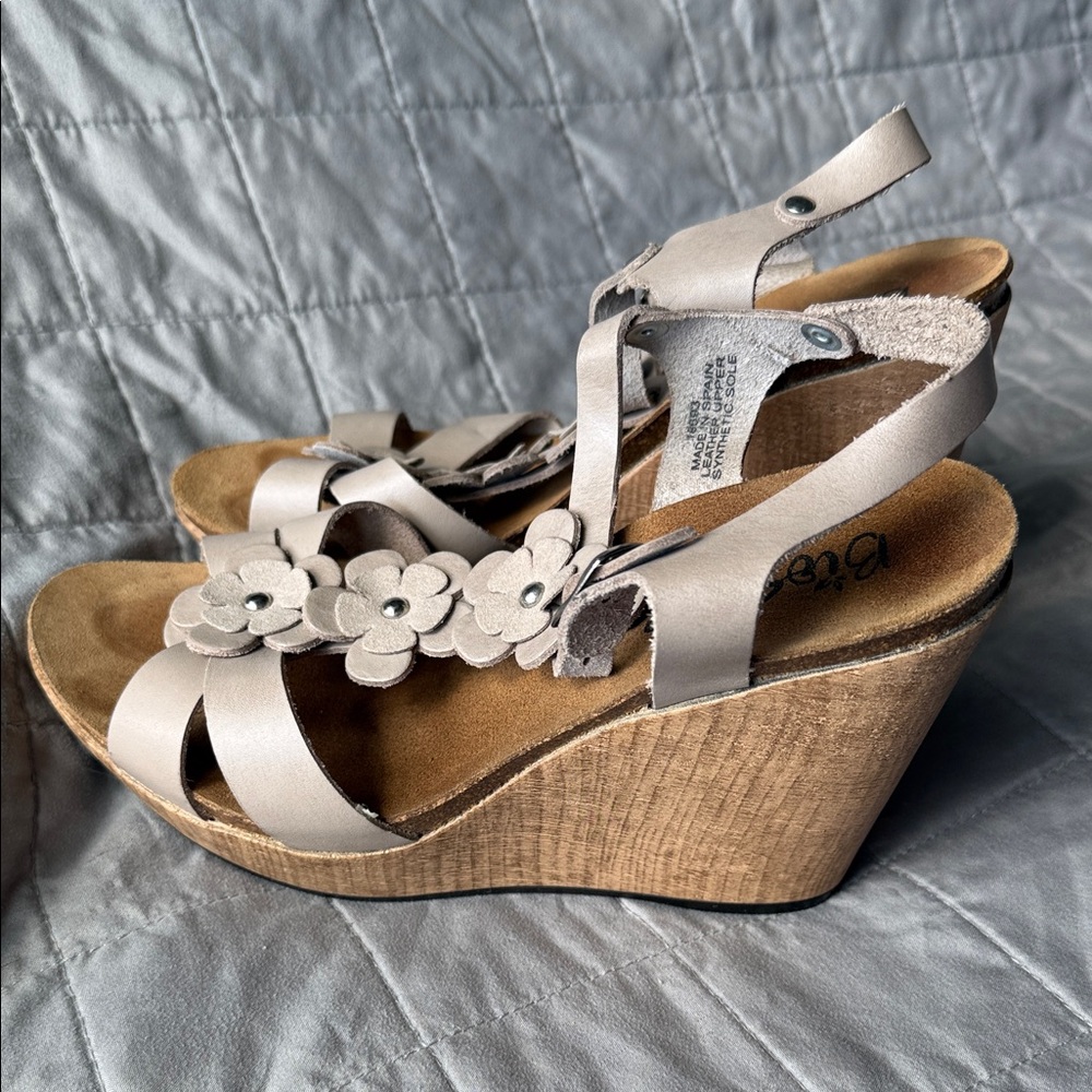 Chic Beige Floral Wedge Sandals